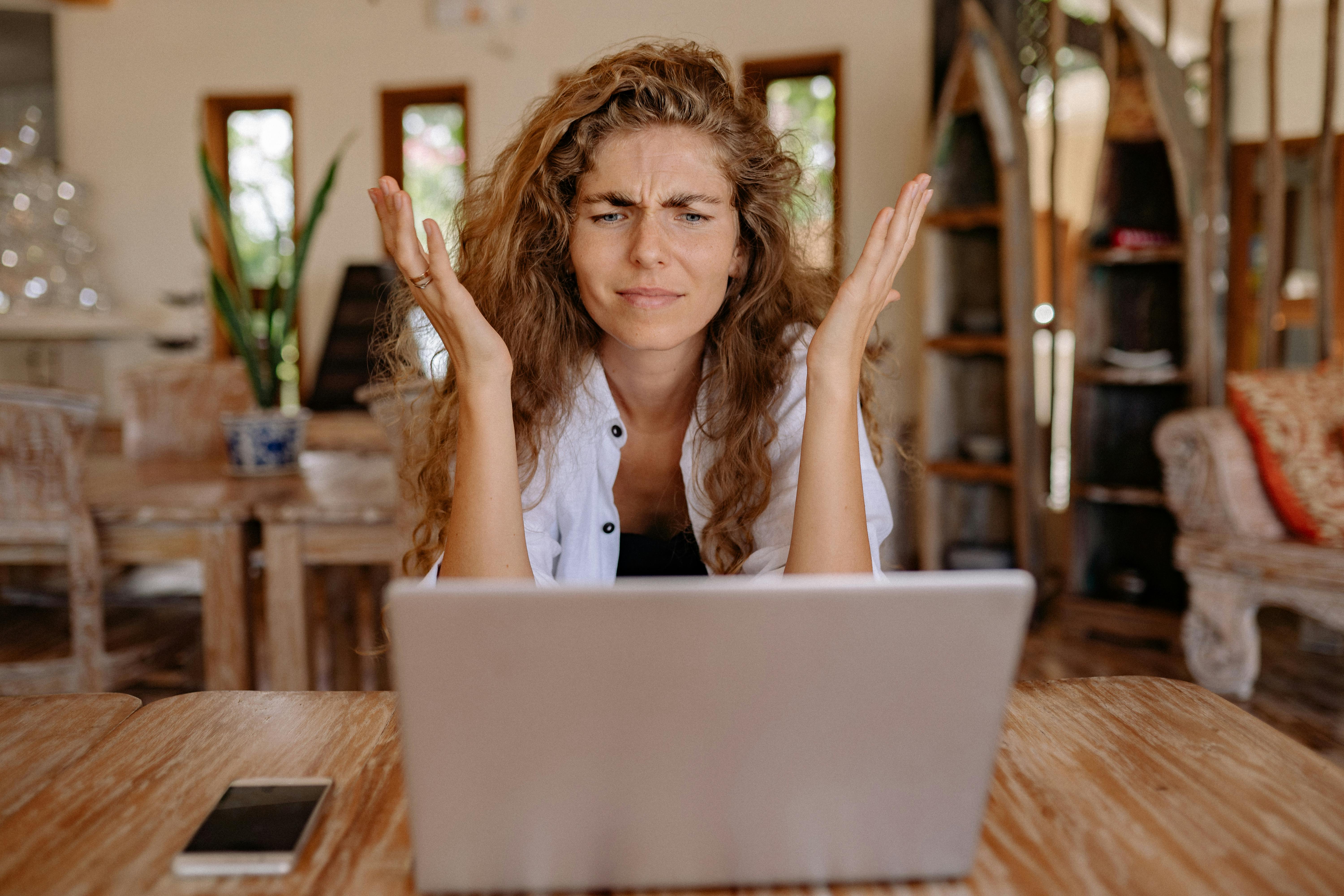 How to Cope With FOMO and Online Pressure