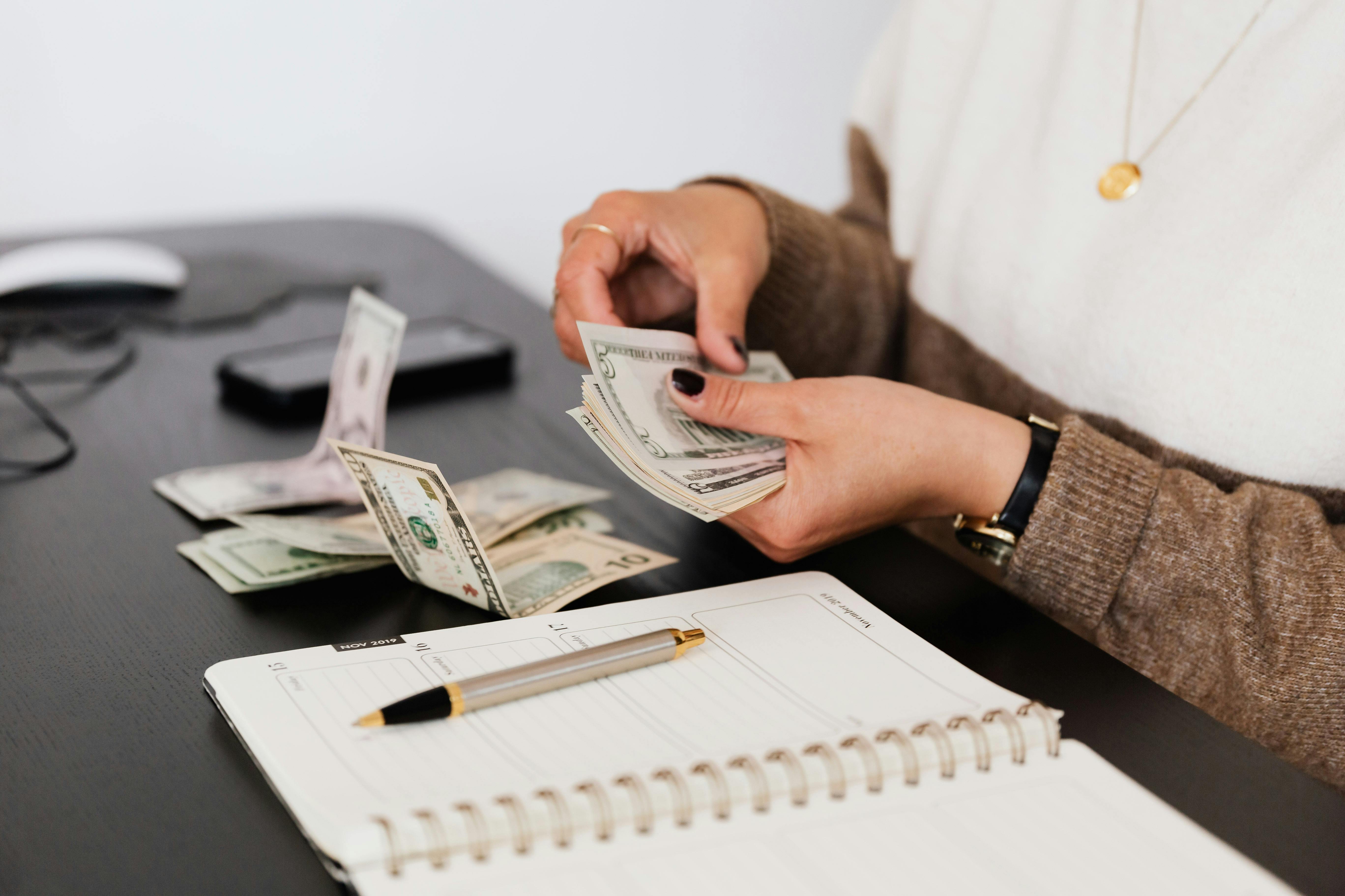 How to Balance Treating Yourself and Saving for the Future
