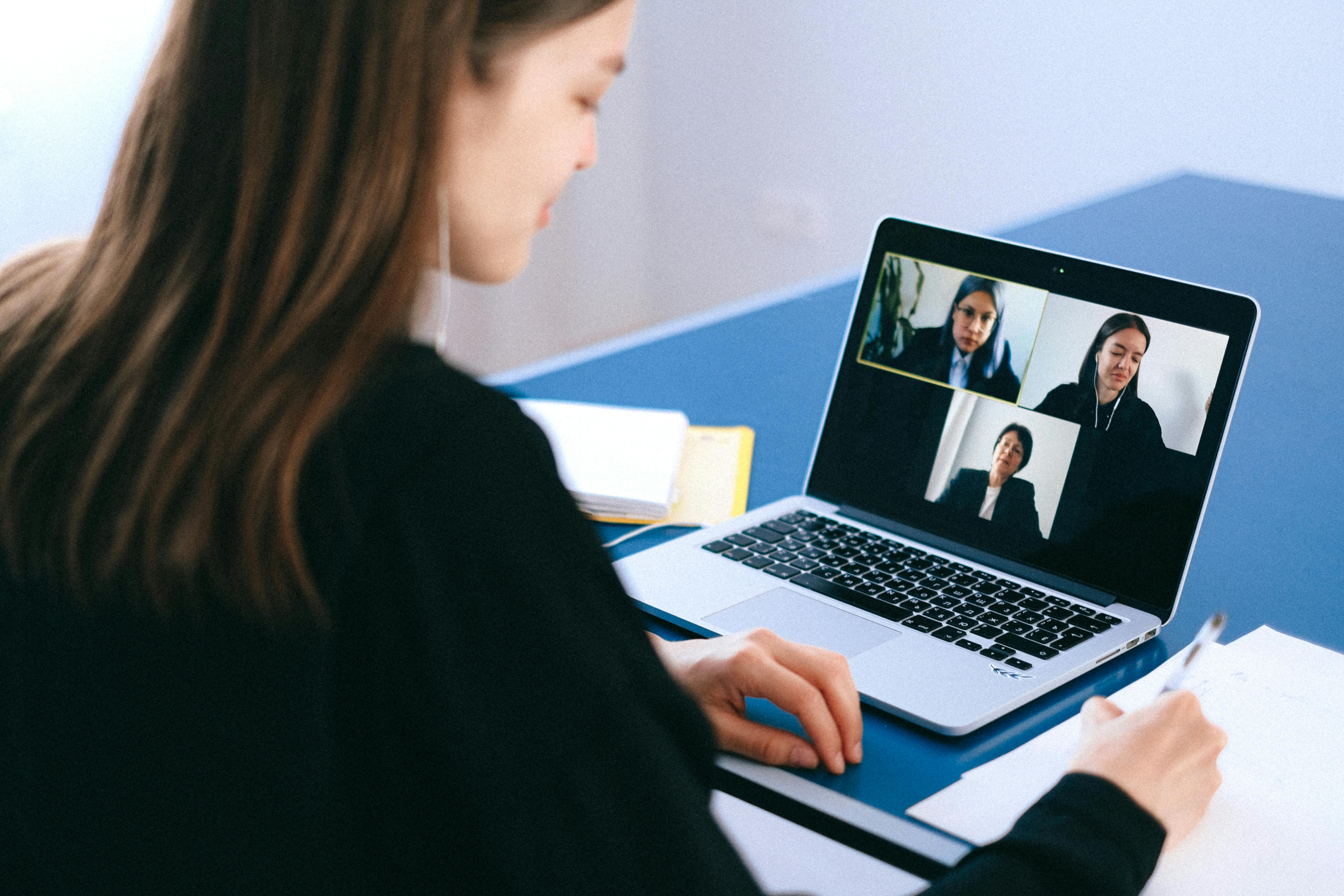 Five Essential Tips to Succeed in Virtual Interviews
